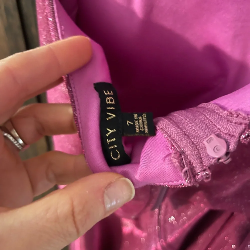 City Vibes magenta formal gown - Picture 6 of 10